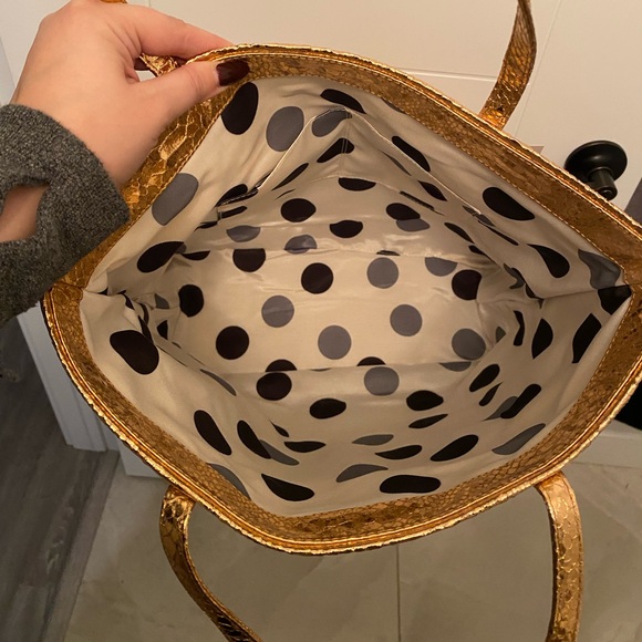 KATE SPADE - Gold Metallic Large Tote - Picture 5 of 7